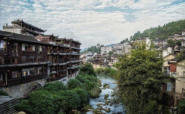狼山水库冬捕第一网出鱼2000斤，现场被围观市民抢购一空